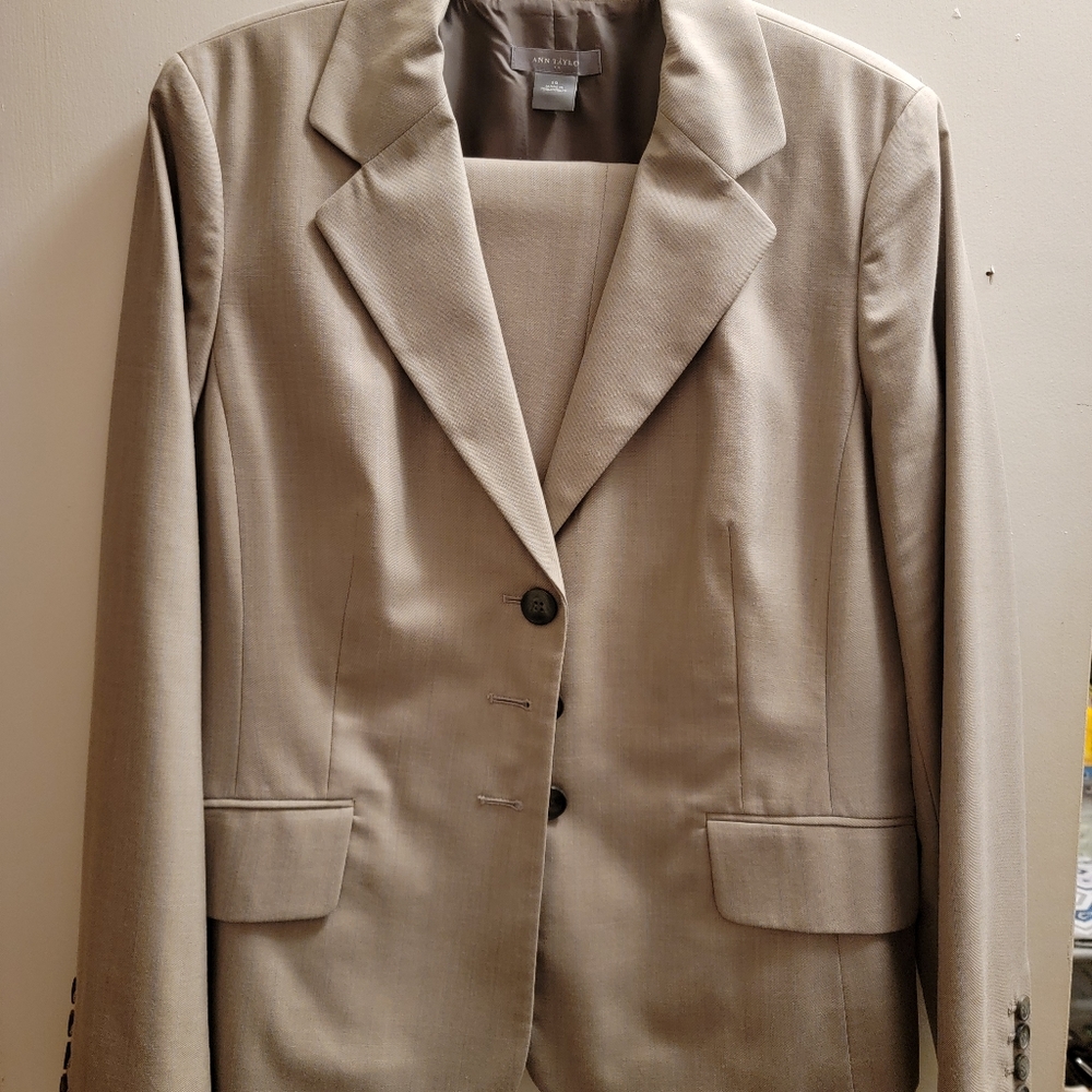 Ann Taylor Suit, size 14